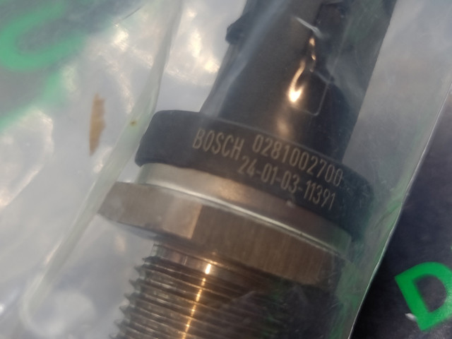 0281002700 BOSCH Датчик давления топлива купить в Ровно