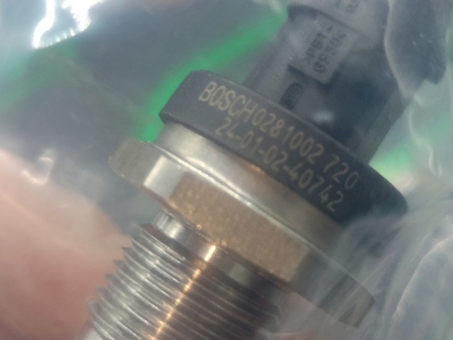 BOSCH 0281002720 Регулятор давления топлива в наличии Харьков