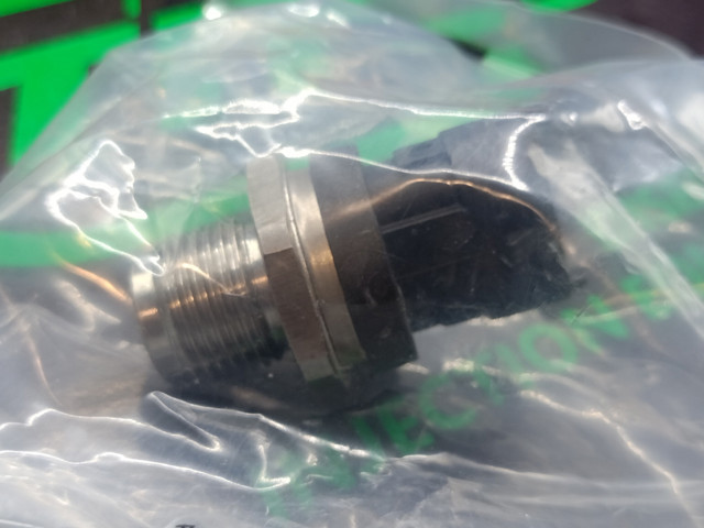 BOSCH 0281002720 Регулятор давления топлива в топливной рейке в наличии Кривой Рог
