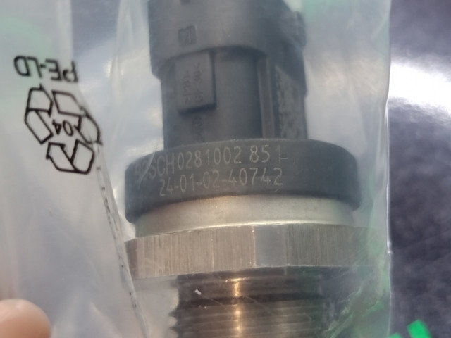 BOSCH 0281002851 Датчик давления топлива в наличии Ровно