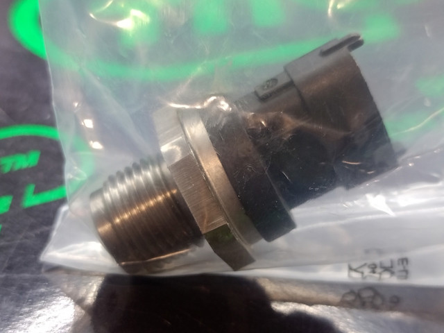 0281002851 BOSCH Датчик давления топлива купить в Одесса