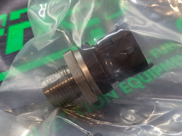 BOSCH 0281002903 Датчик давления топлива в наличии Харьков