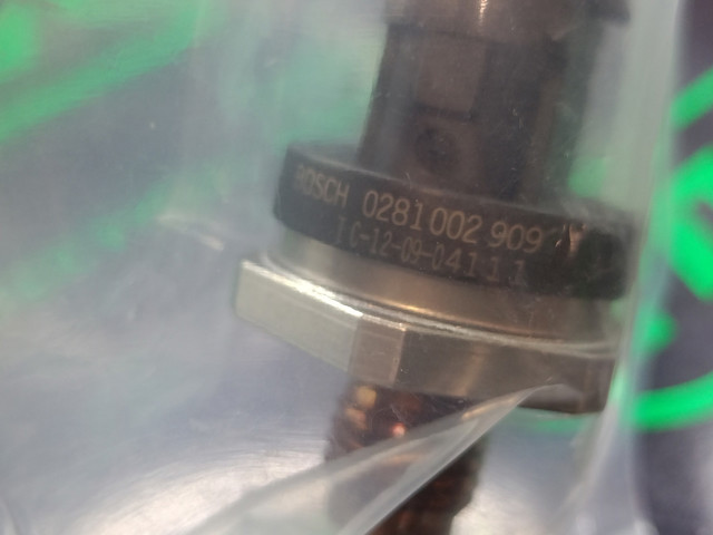 BOSCH 0281002909 Датчик давления топлива в наличии Украина