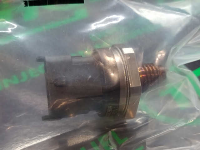 0281002909 BOSCH Датчик давления топлива купить в Хмельницкий