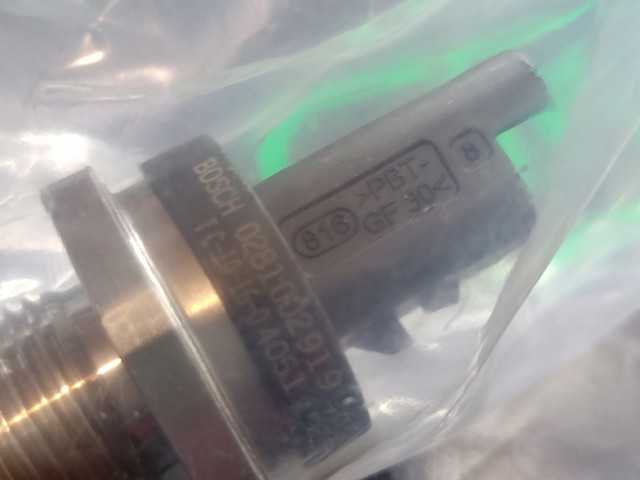 BOSCH 0281002919 Датчик давления топлива в наличии Украина