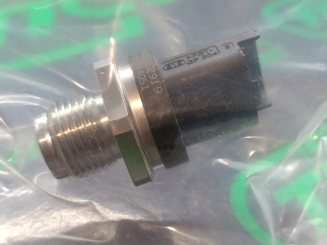 0281002919 BOSCH Датчик давления топлива купить в Черновцы