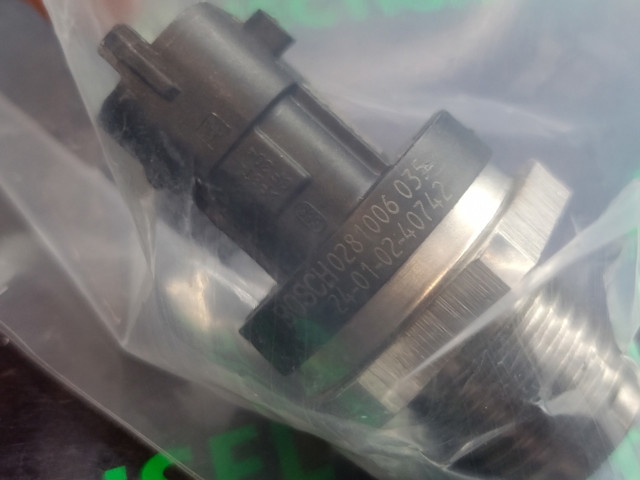 BOSCH 0281006035 Датчик давления топлива в наличии Чернигов