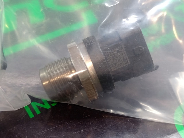 BOSCH 0281006053 Датчик давления топлива в наличии Житомир