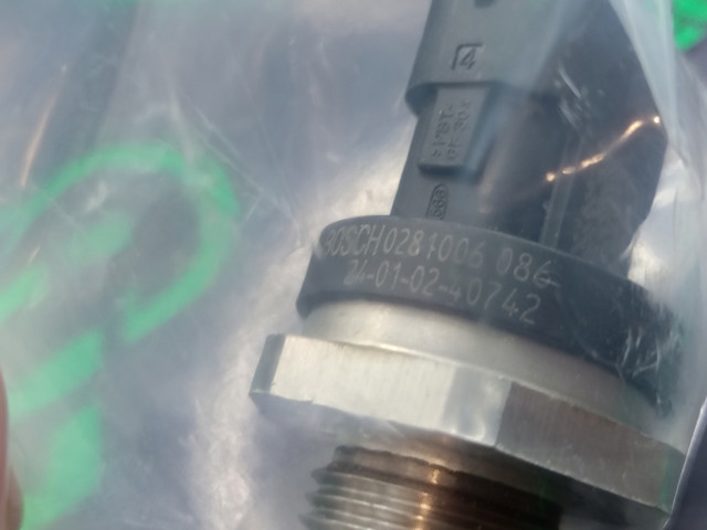 0281006086 BOSCH Датчик давления топлива купить в Ровно