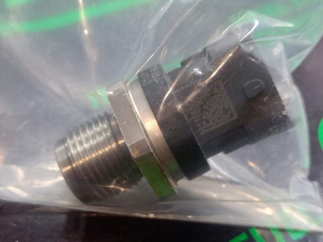 BOSCH 0281006086 Датчик давления топлива в наличии Черкассы
