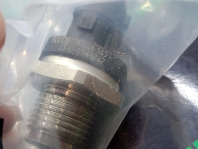 BOSCH 0281006165 Датчик давления топлива в наличии Ирпень