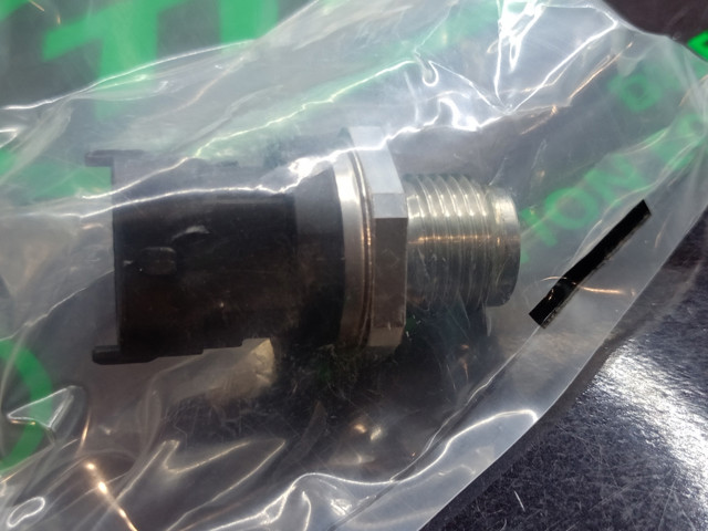 BOSCH 0281006364 Датчик давления топлива в наличии Ирпень