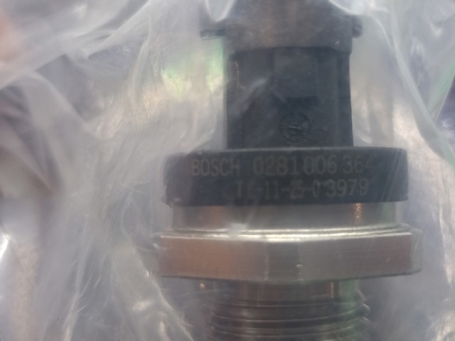 0281006364 BOSCH Датчик давления топлива купить в Винница