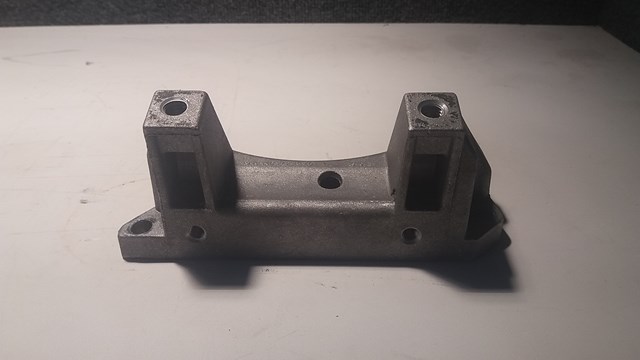 Крепление подушки коробки передач A1402421340 MERCEDES