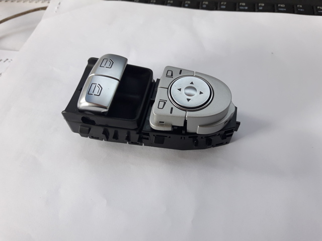 Кнопки переднего левого стеклоподъёмника A2059056911 MERCEDES