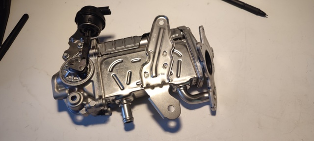 Радиатор системы EGR A6541409000 MERCEDES