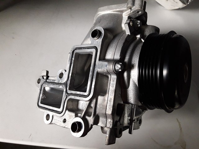 Водяной насос охлаждения, с корпусом A6542002300 MERCEDES