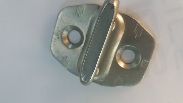 Фиксатор/петля (зацеп) замка двери передней A9067200004 MERCEDES