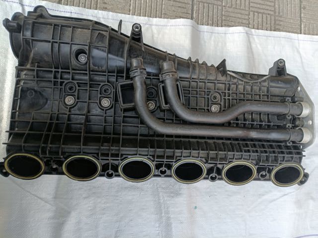 Коллектор впускной 11618603913 BMW
