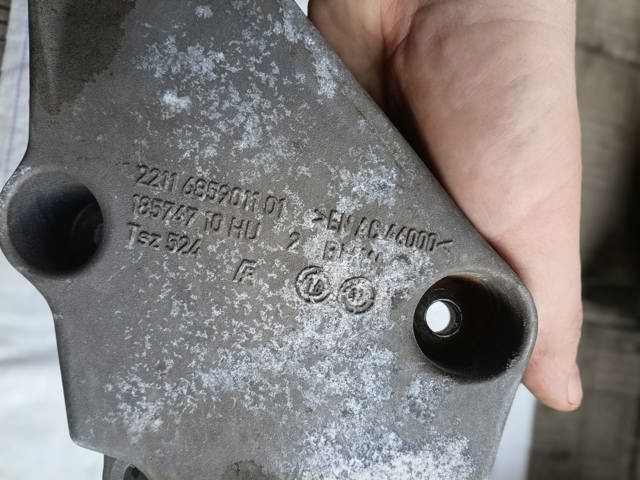 BMW 22116859011 Кронштейн подушки (опоры) двигателя левой в наличии Ирпень