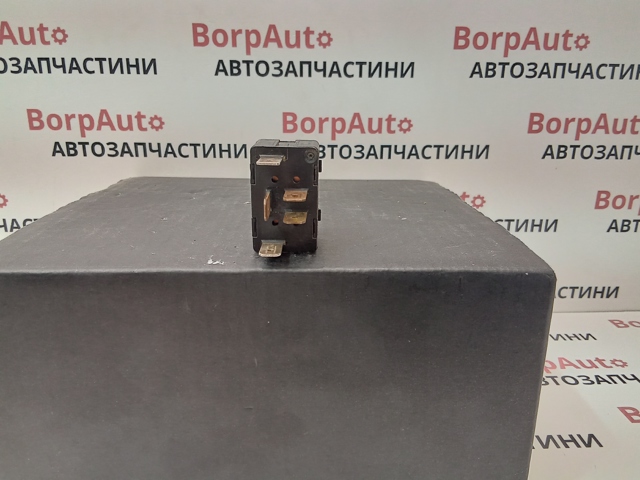 4D0959855 Кнопка включения мотора стеклоподъемника задняя правая купить Винница