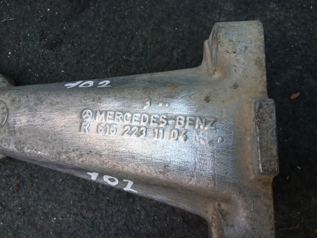 6162231104 MERCEDES Кронштейн подушки (опоры) двигателя правой купить в Винница