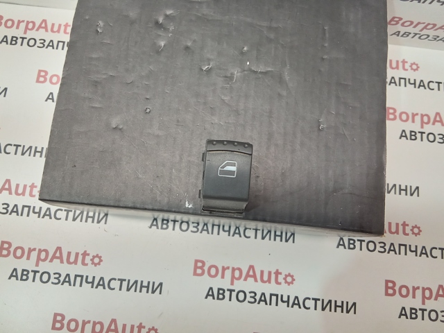 Кнопка стеклоподъемника передняя правая 7M3959855 VAG