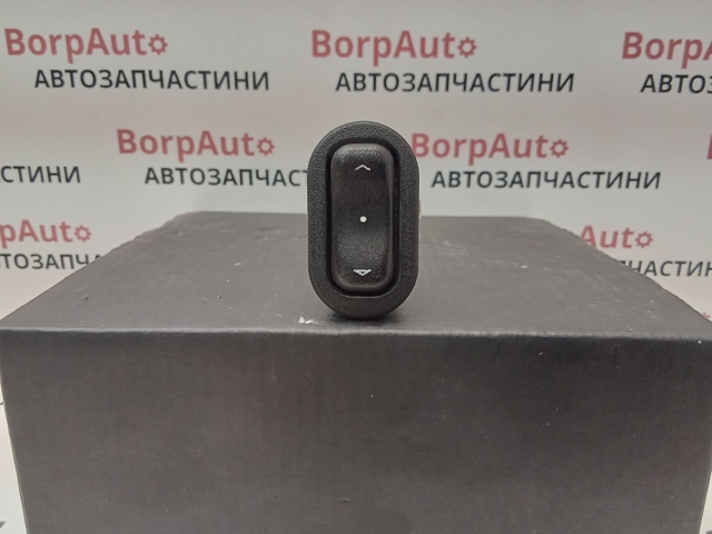 Кнопка подъемника задних стёкол 90561388 GM
