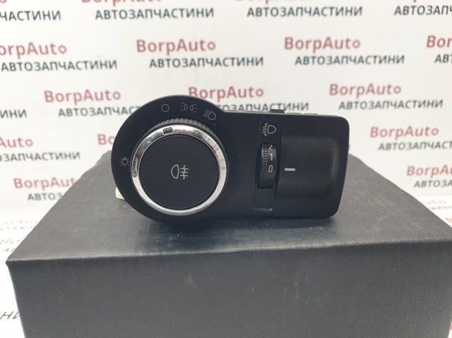 Переключатель света фар на "торпедо" 96892015 GM