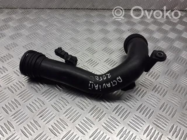 Mangueira (cano derivado) esquerda de intercooler 1K0145770AF VAG
