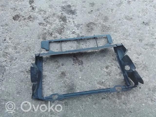 Conduto de ar (defletor) do radiador 2105052230 Mercedes
