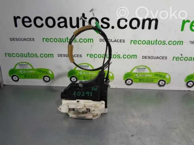 Fecho da porta dianteira esquerda 5715A421 Mitsubishi