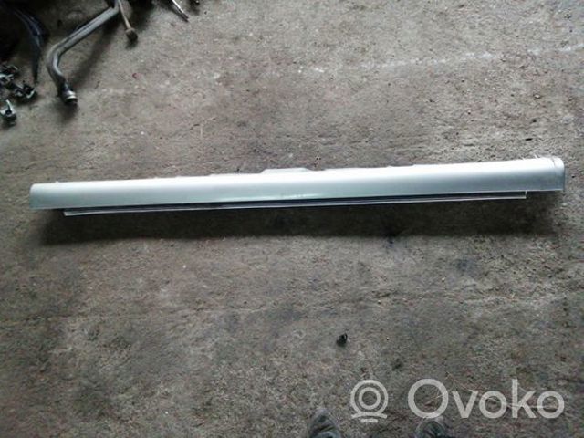 Placa sobreposta (moldura) externa esquerda de acesso 7585205010 Toyota