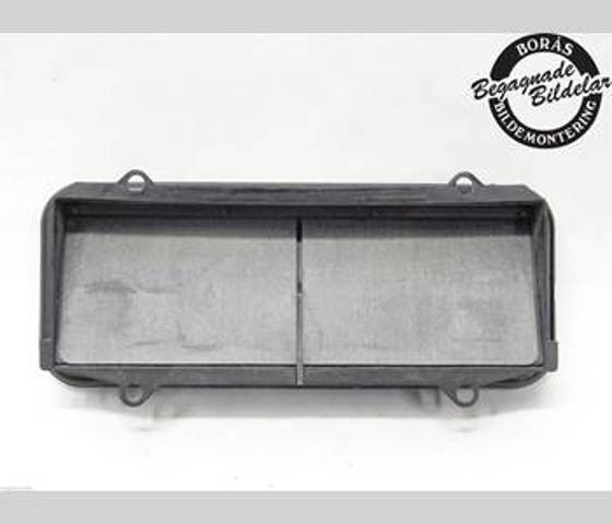 Grelha traseira esquerda de ventilação de salão 77008AX60A Nissan/Infiniti