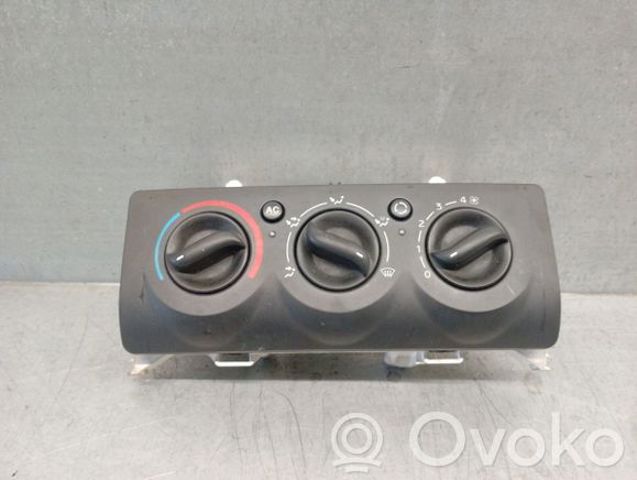 Unidade de controlo dos modos de aquecimento/condicionamento 7701049075 Renault (RVI)