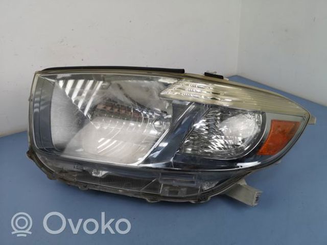 Luz esquerda 8117048460 Toyota