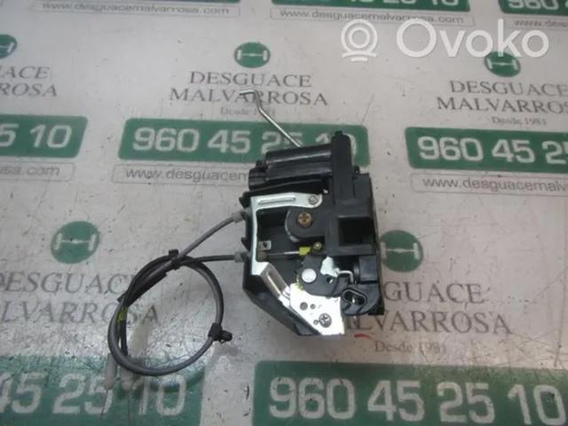 Fecho da porta dianteira direita 813200X000 Hyundai/Kia