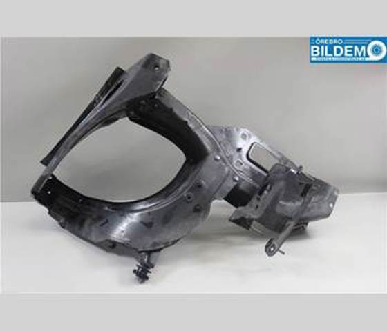Suporte direito do radiador (painel de montagem de fixação das luzes) A1646200291 Mercedes