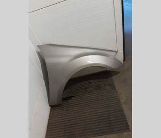 Pára-lama dianteiro direito A1648810201 Mercedes