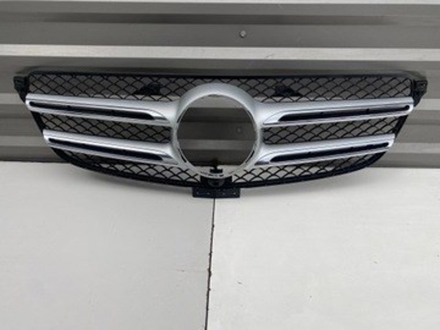 Grelha do radiador A1668880260 Mercedes