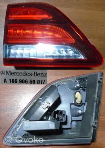 Lanterna traseira esquerda interna A1669065901 Mercedes