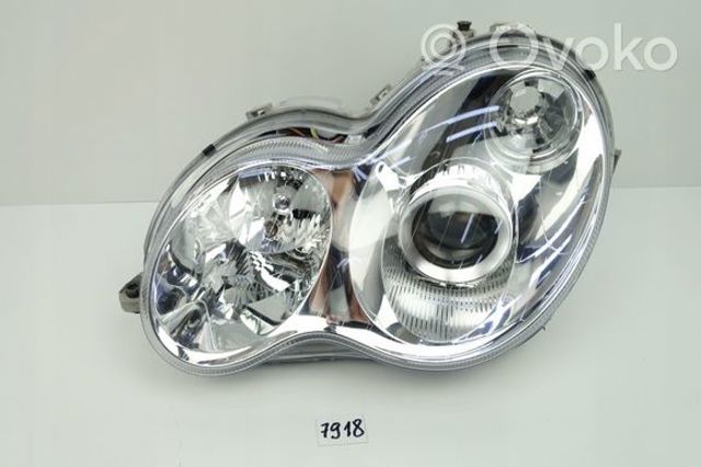Luz esquerda A2038203759 Mercedes
