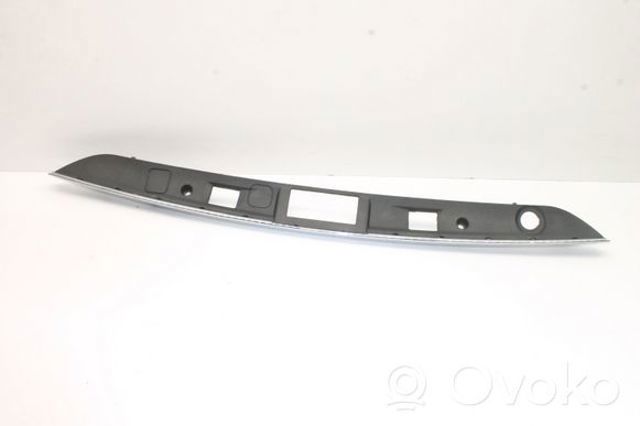 Placa sobreposta de tampa de porta-malas A2047400793 Mercedes