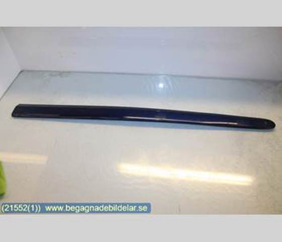 Moldura da porta dianteira direita A6396900562 Mercedes