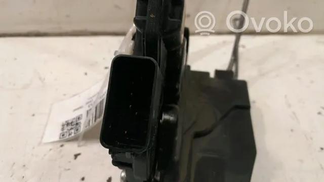 Fecho da porta dianteira esquerda BP4K59310D Mazda