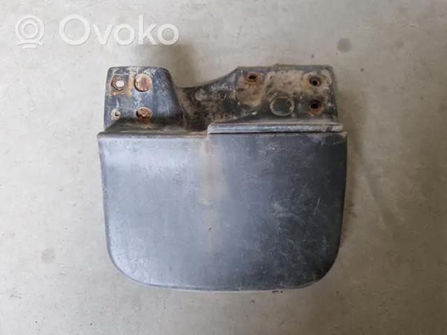 Protetor de lama dianteiro direito MR109284 Mitsubishi