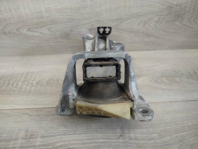 112100020R RENAULT Правая подушка двигателя купить в Львов