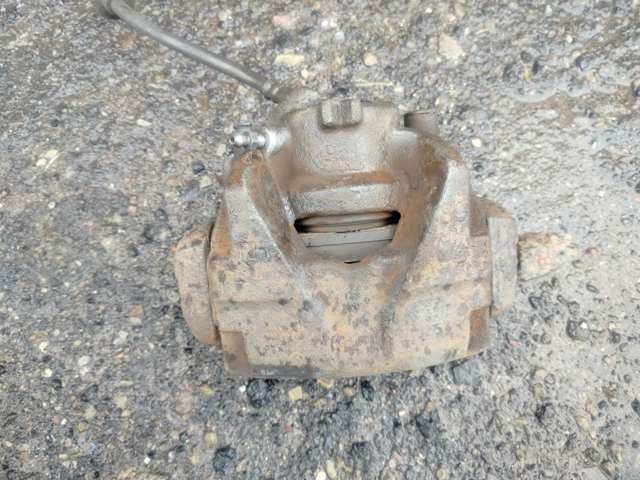 Суппорт тормозной, передний, правый 410018218R RENAULT