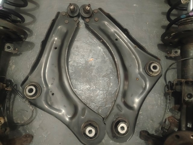 Рычаг передний нижний левый 545014055R RENAULT