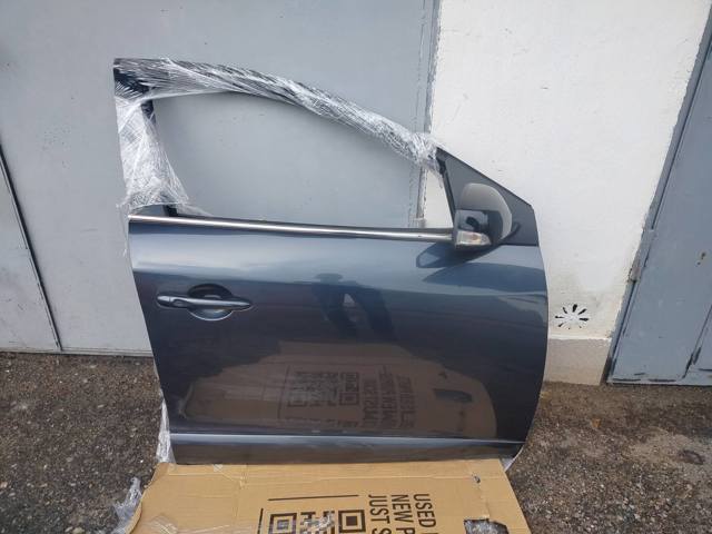 Пассажирская передняя дверь 801009742R RENAULT